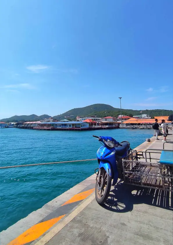 Na Baan Pier at Koh Larn Island, Pattaya